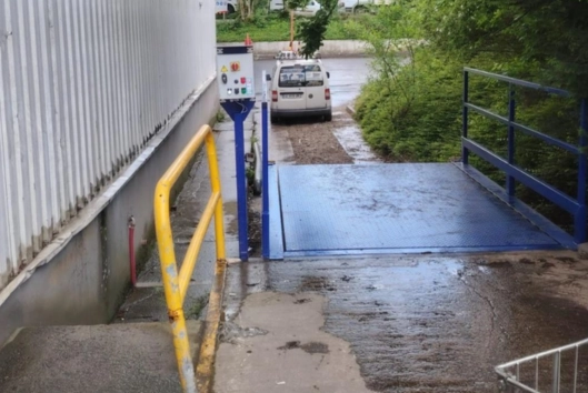 mcd 27 installation de fermetures industrielles a caen 14 niveleuse2
