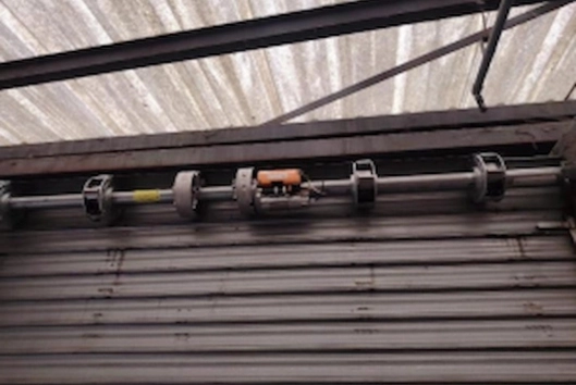 mcd 27 installation de fermetures industrielles a caen 14 remplacement rideau metallique 2